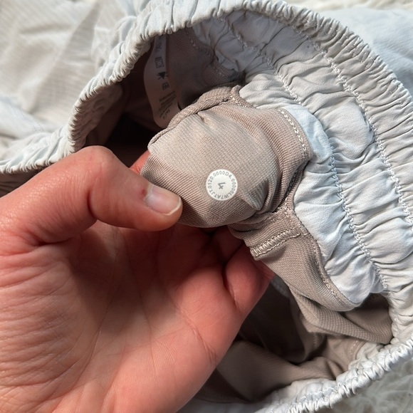 Lululemon Hotty Hot Short II *Long 4" White - Picture 4 of 6